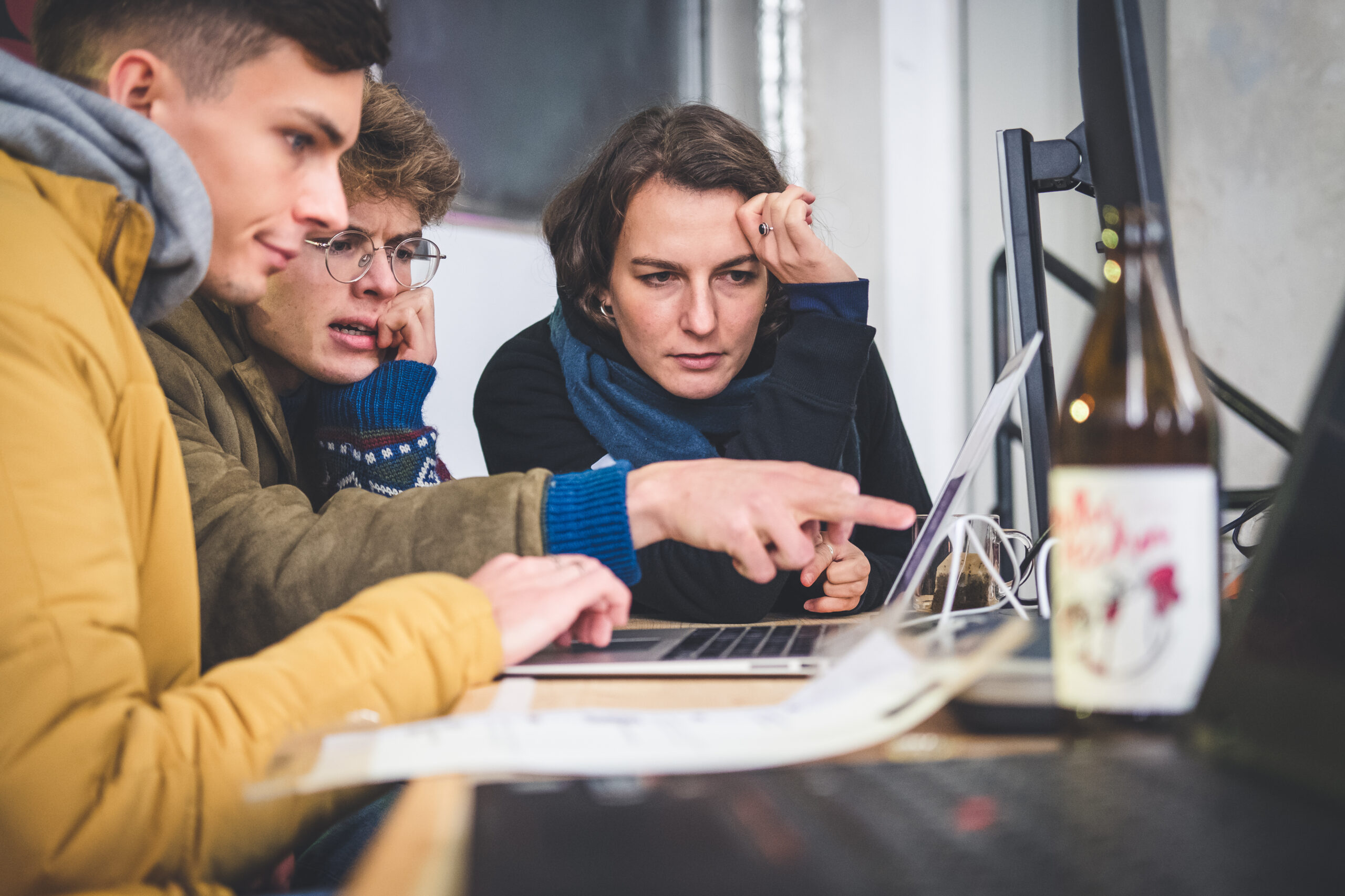 Konzentriertes Arbeiten und Grübeln am Computer